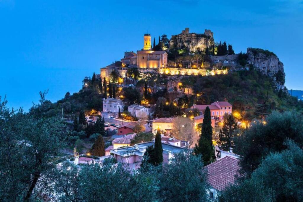 Studio au calme, avec terrasse et parking à Eze village Esterno foto